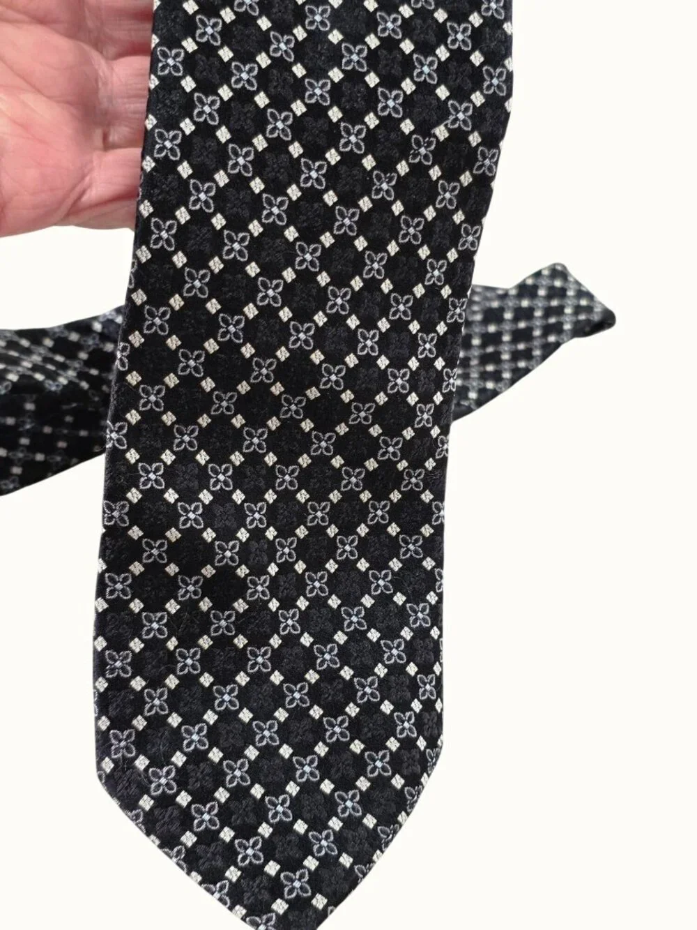 Vintage Y2K Hugo Boss Silk Tie Made Italy Black Silver Foulard Jacquard 3.25 x 6